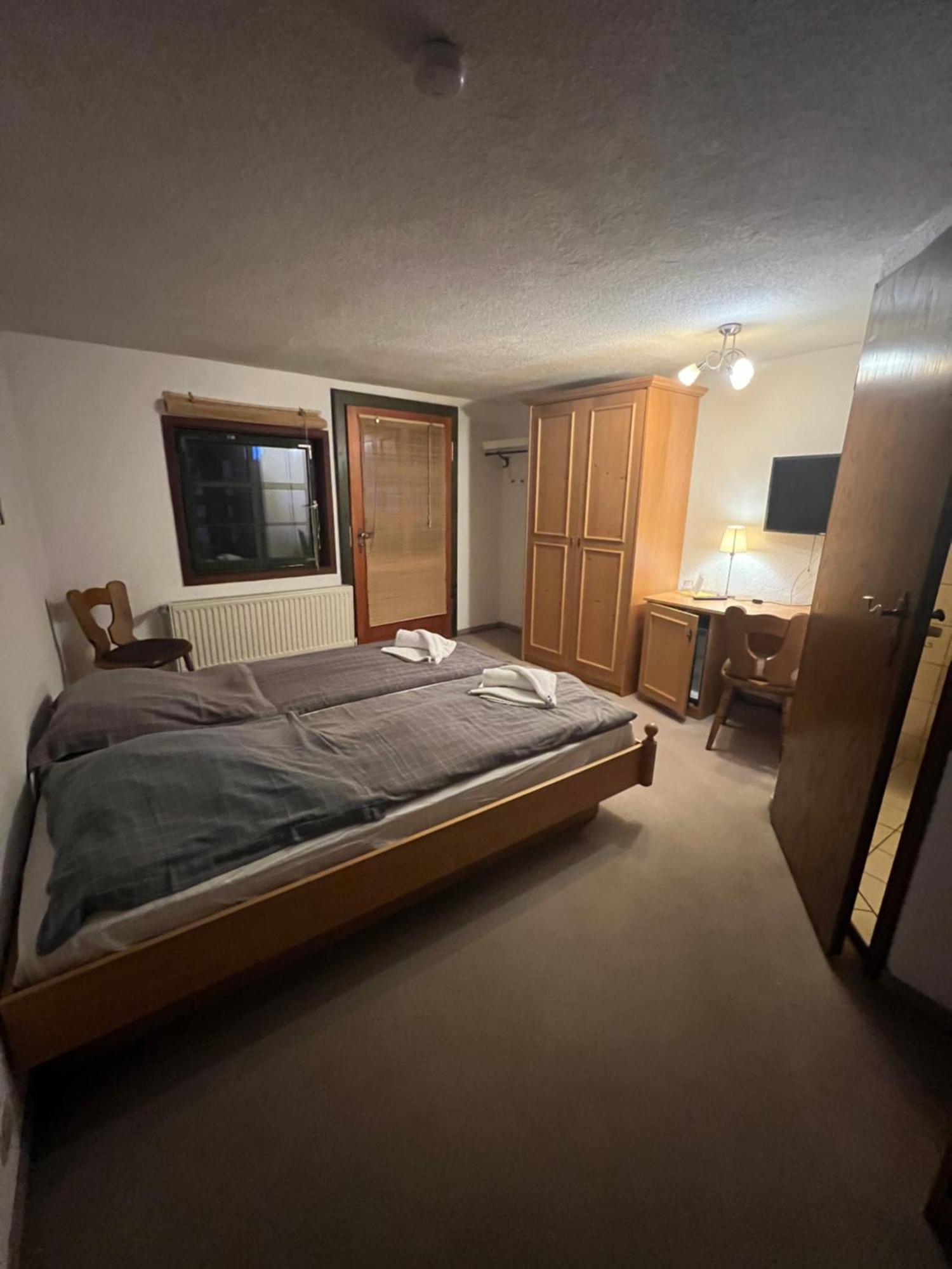 Hotel Erfurter Kreuz Kirchheim  Ngoại thất bức ảnh