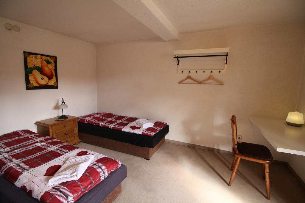 Hotel Erfurter Kreuz Kirchheim  Ngoại thất bức ảnh