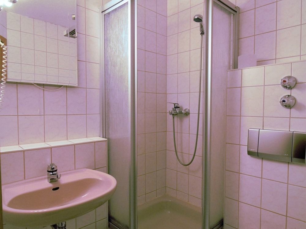 Hotel Erfurter Kreuz Kirchheim  Ngoại thất bức ảnh